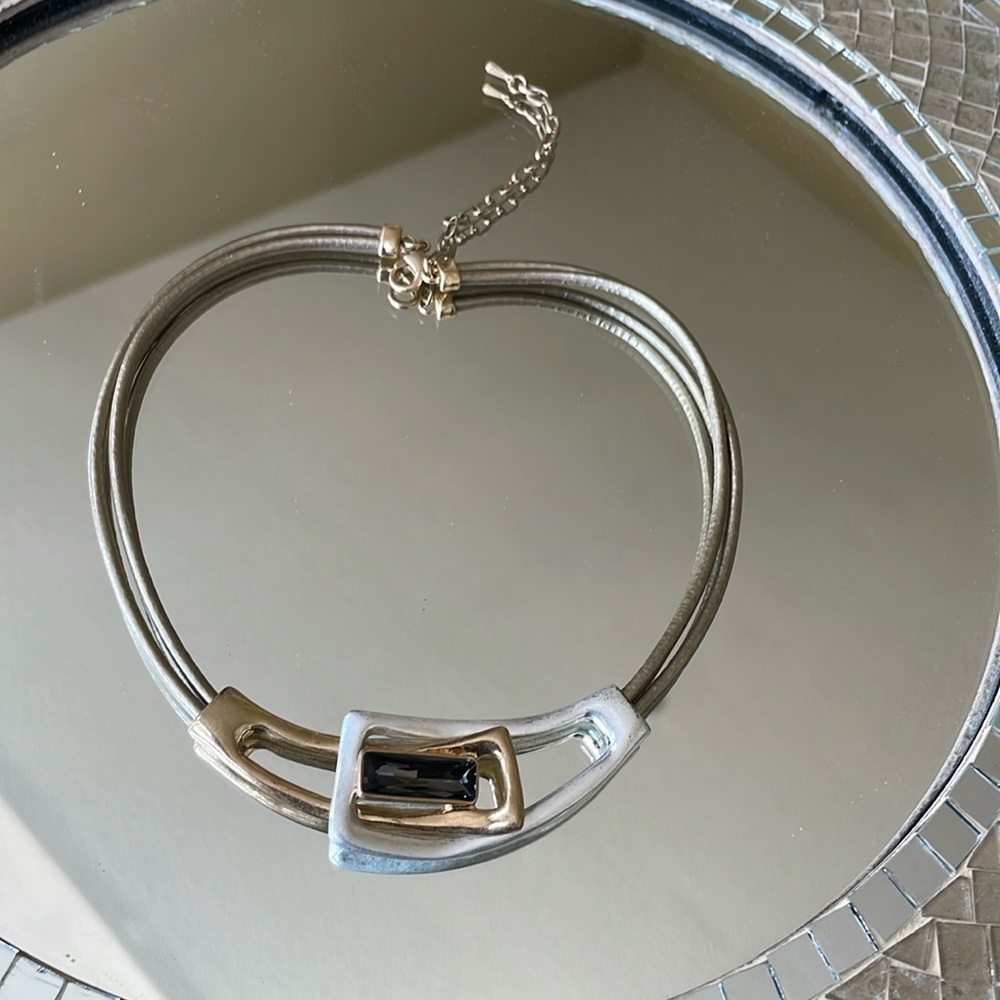 Beautiful unique ladies choker necklace with stone